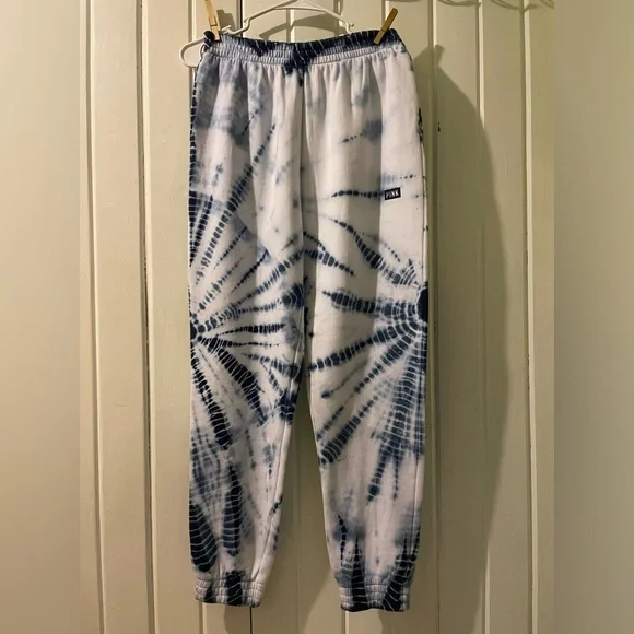 VS. PINK sweatshirt(size X-small) and sweatpants(size small) like new